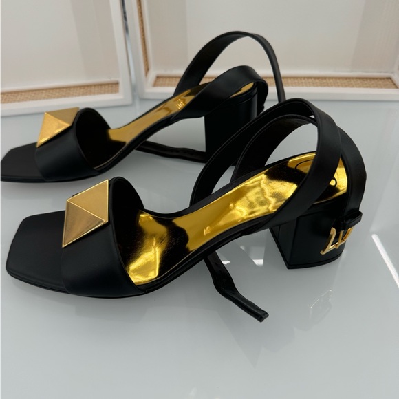 Valentino Brand New!!! Never worn Sandals - Picture 2 of 3